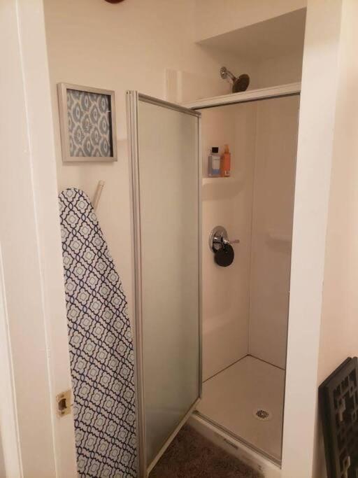 Entire 2-Bed Private Apt - Ewr/Nyc/Outlet Mall Newark Eksteriør billede