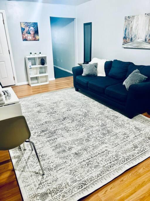 Entire 2-Bed Private Apt - Ewr/Nyc/Outlet Mall Newark Eksteriør billede