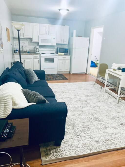 Entire 2-Bed Private Apt - Ewr/Nyc/Outlet Mall Newark Eksteriør billede