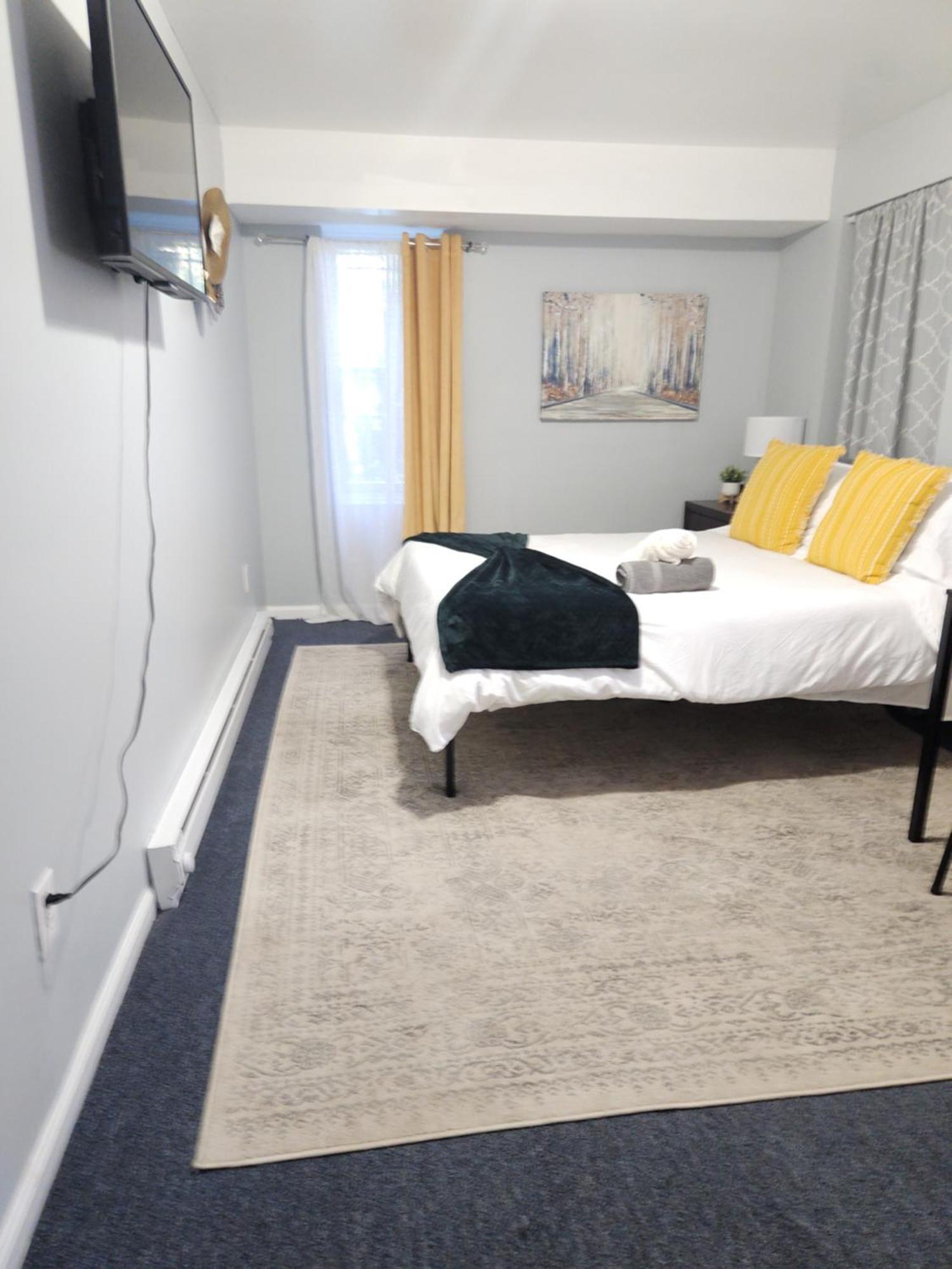 Entire 2-Bed Private Apt - Ewr/Nyc/Outlet Mall Newark Eksteriør billede